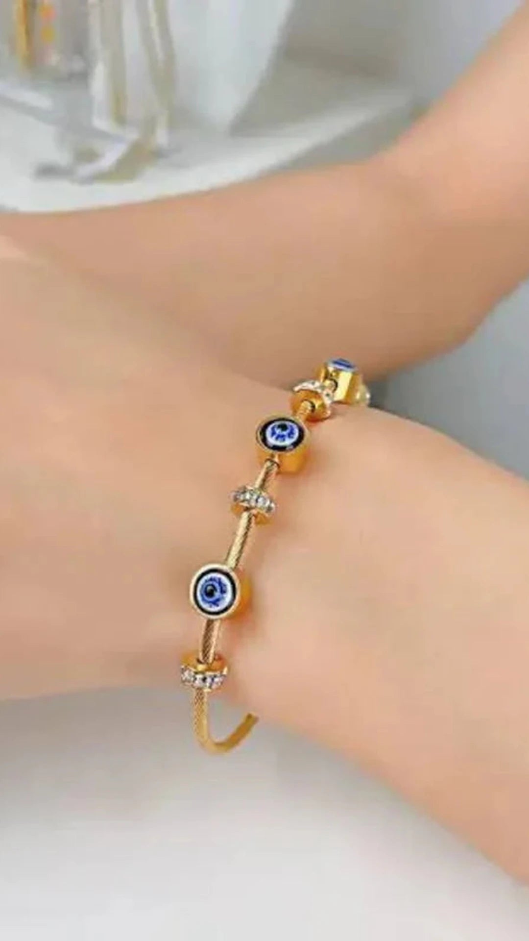 Stainless steel evil eye bracelet with magnet lock