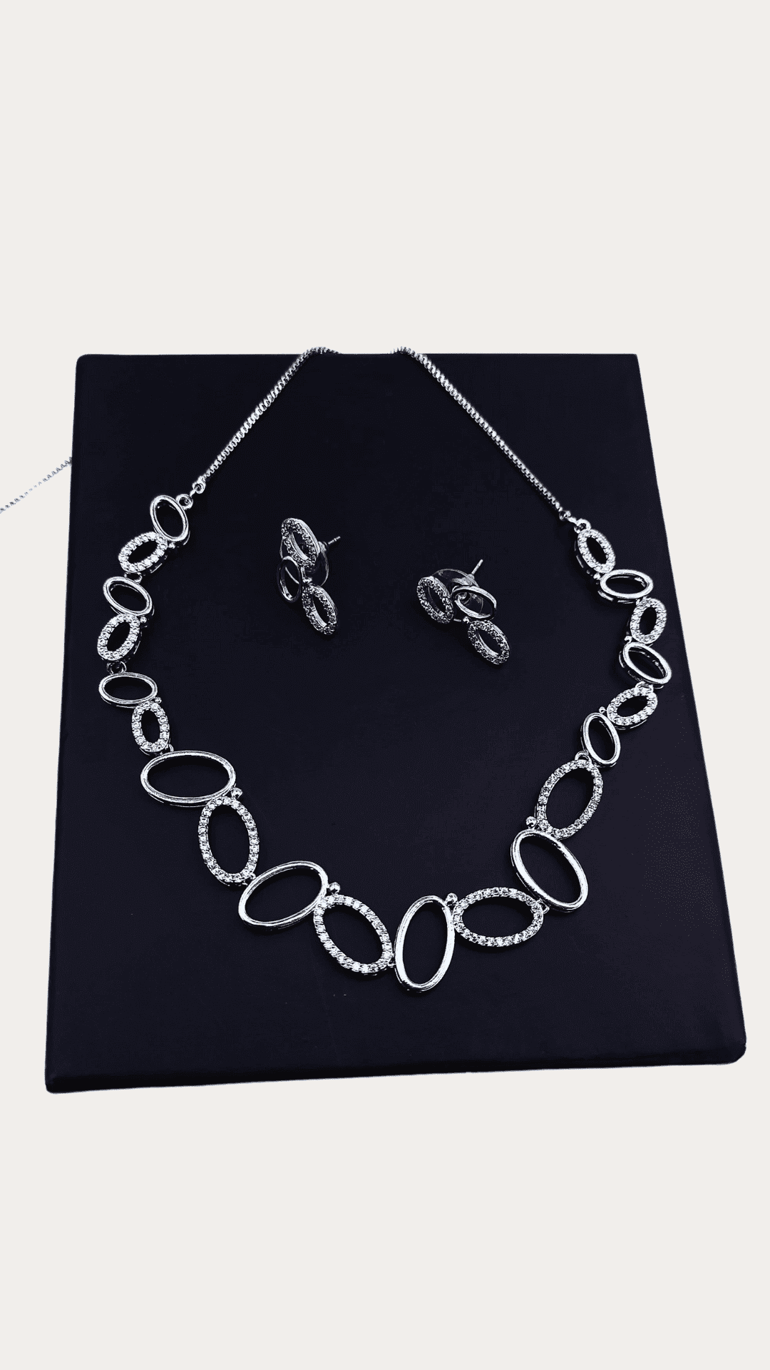 Ad Silvery Ovel Shaped Stone Fittied Necklace Set