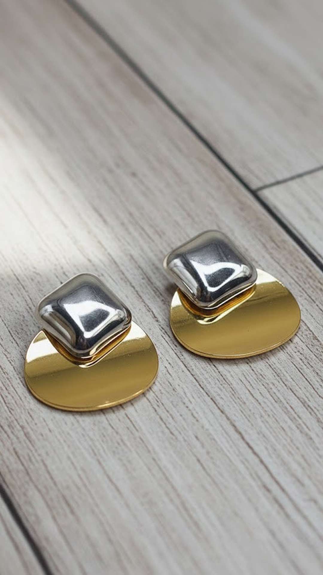 Alloy Avon Swirl Earring