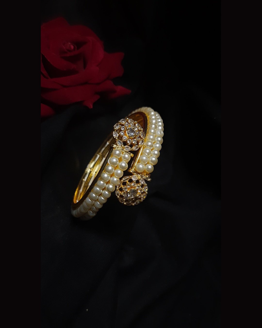 TRENDY PEARL BANGLE