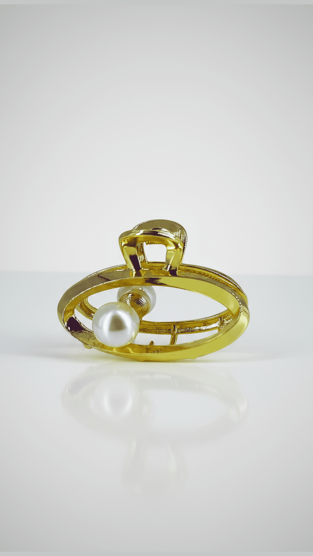 Fancy Pearl Golden Metal Claw Catcher
