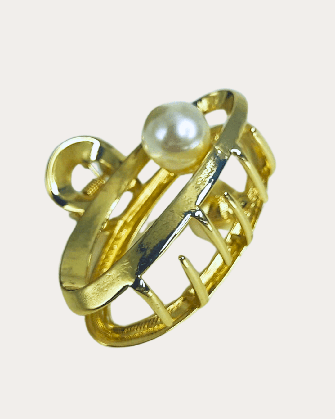 Fancy Pearl Golden Metal Claw Catcher