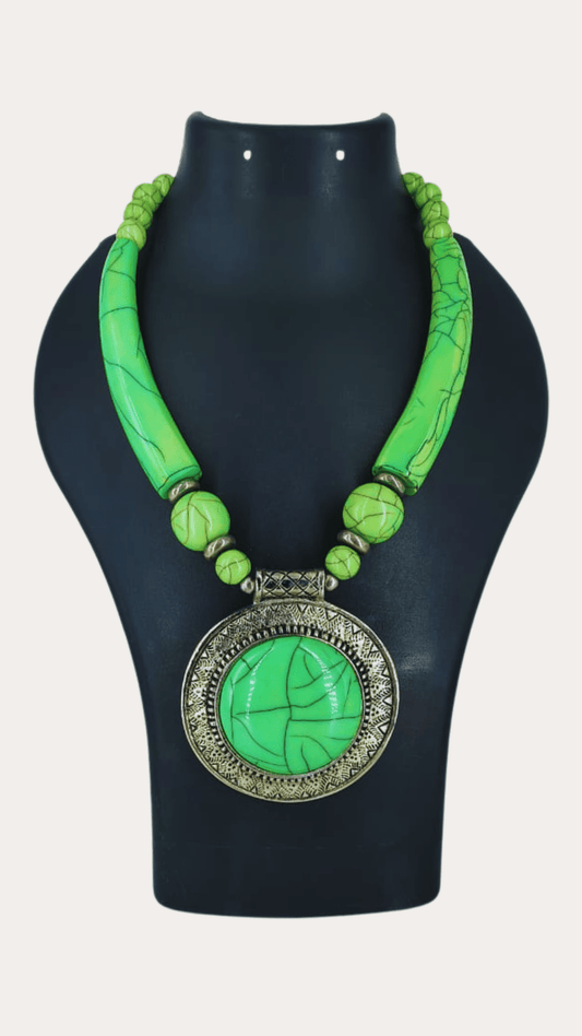 Beads Necklace With Round Shaped Pendent