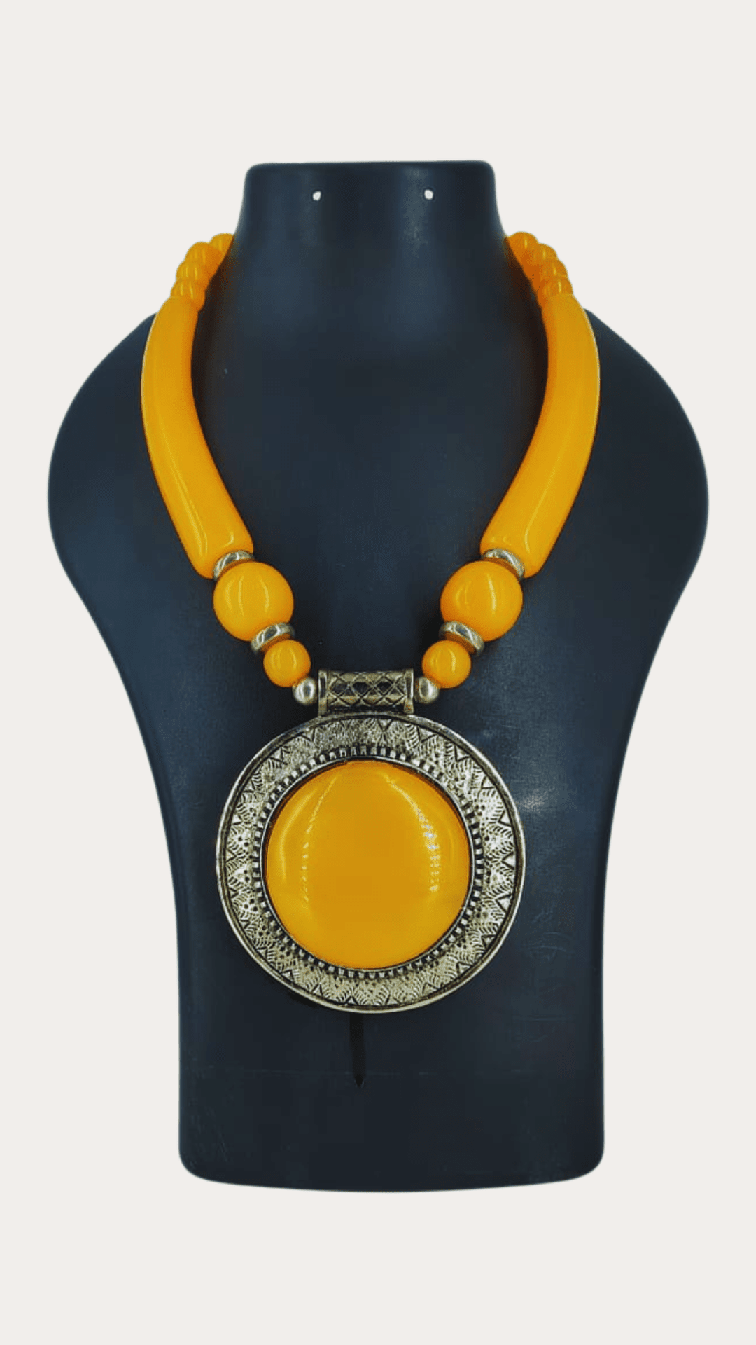 Beads Necklace With Round Shaped Pendent