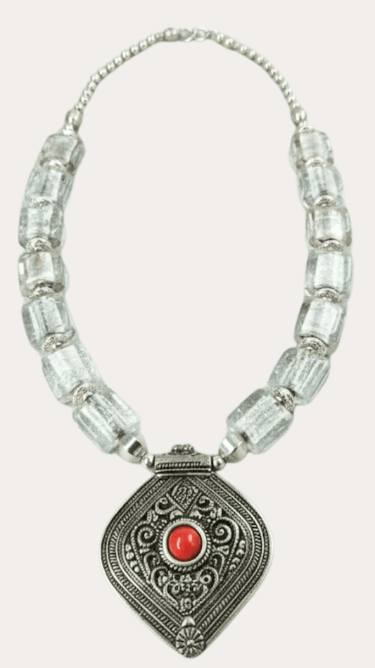 Elegant Glass Beads Necklace With Pendent