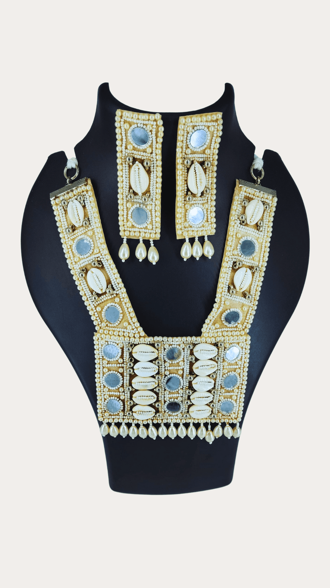 Natural Cowrie Seashells Necklace White