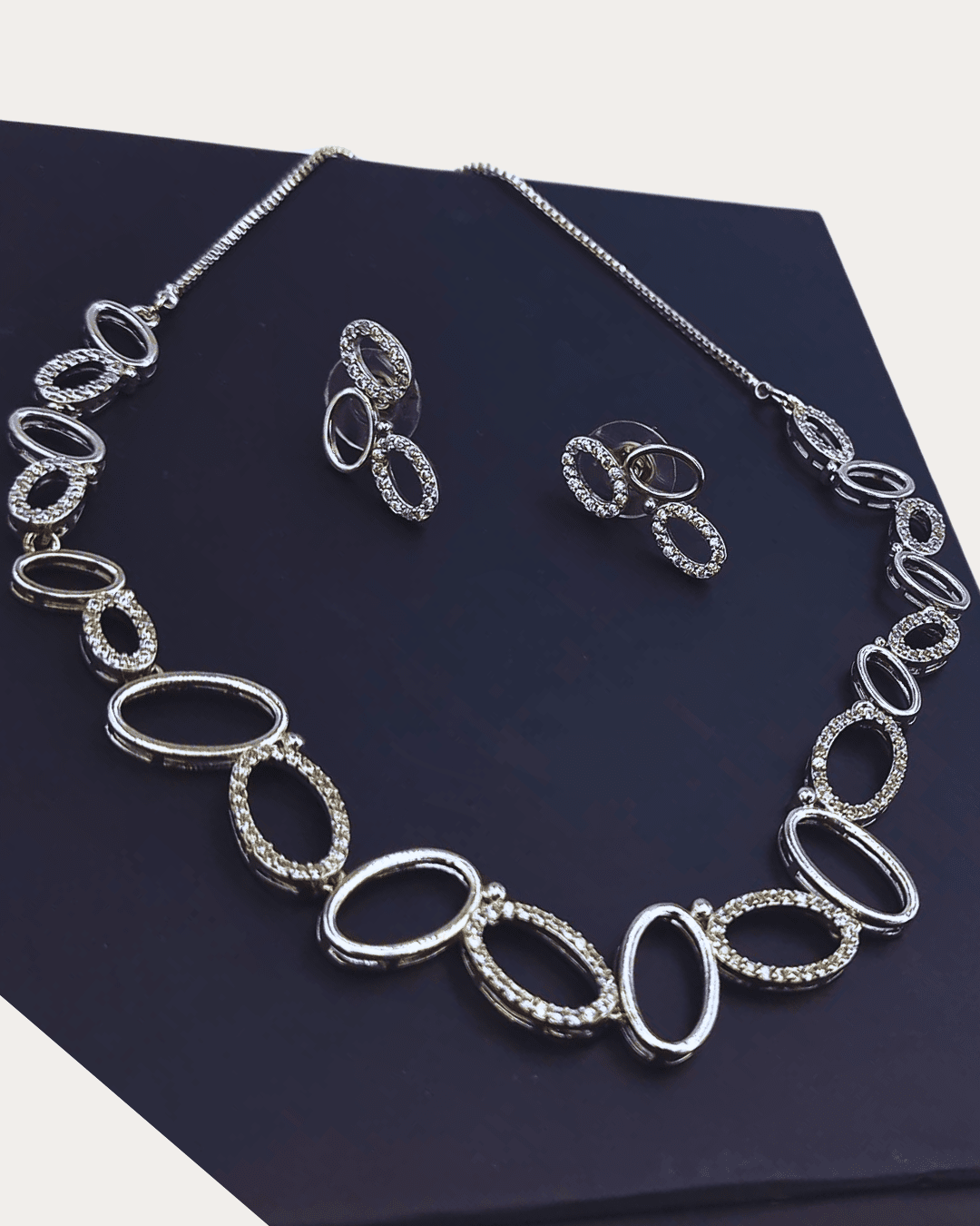 Ad Silvery Necklace Set