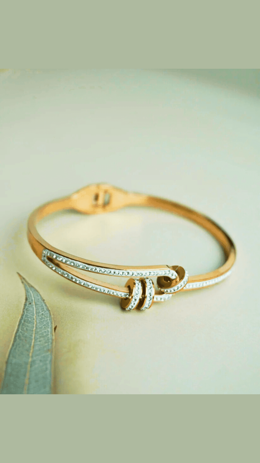Stainless Steel Artificial Cubic Zirconia Golden Kada