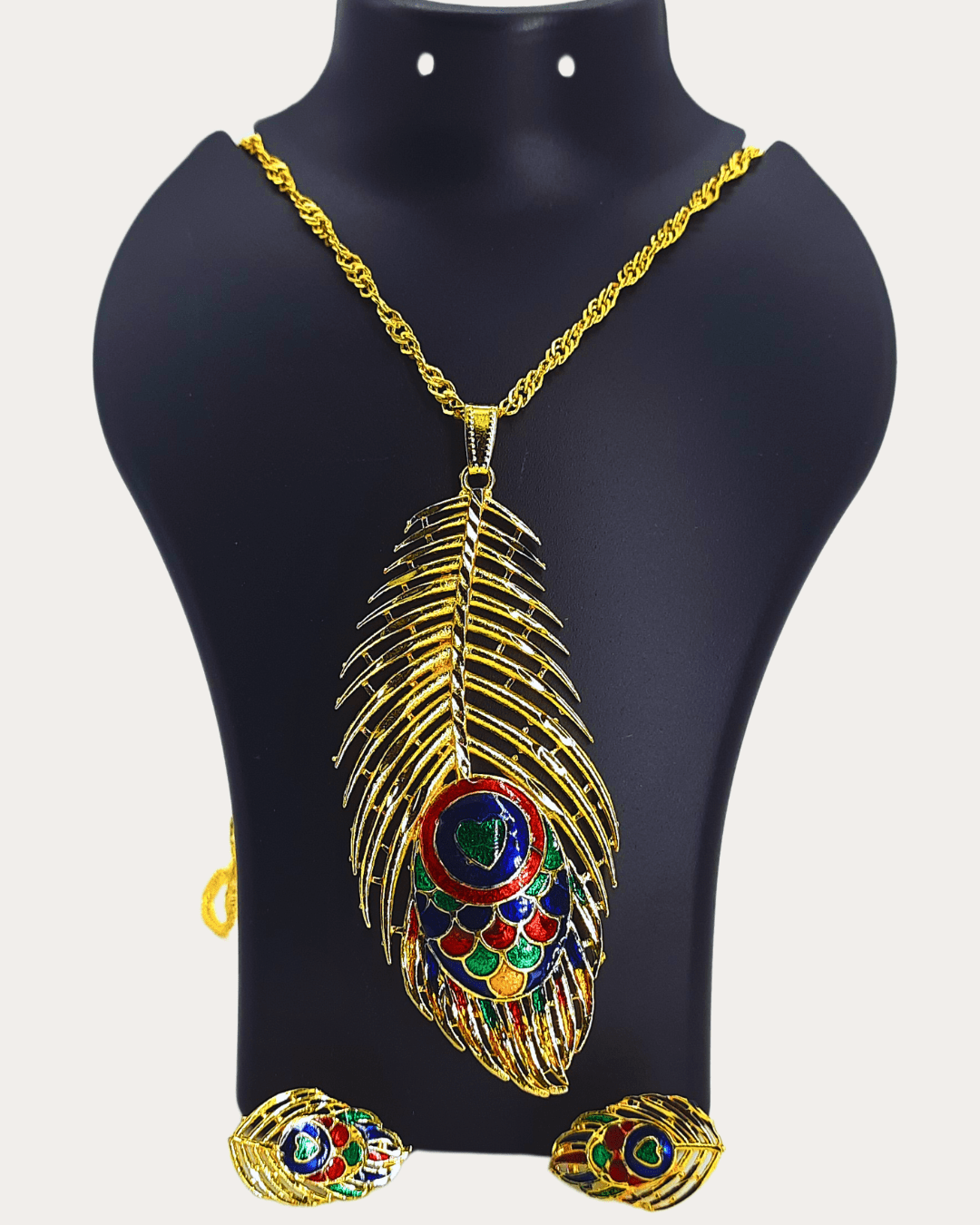 GOLDEN CHAIN PENDENT