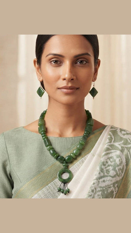 Natural Green Jade Beaded Statement Necklace with Ring Pendant & Matching Earrings