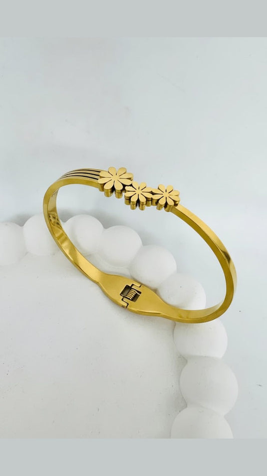 Anti Tarnish Gold Plated Adjustable Bangle
